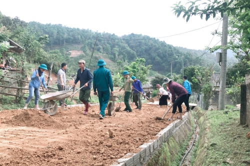 Phát triển giao thông liên thôn, bản theo tinh thần Nhà nước và Nhân dân cùng làm