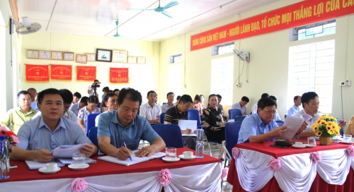 Quang cảnh Hội nghị tiếp xúc cử tri tại xã Nậm Cần