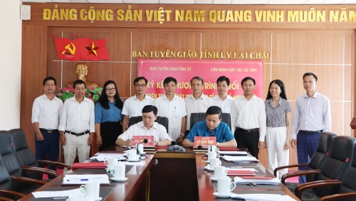 Lãnh đạo Ban Tuyên giáo Tỉnh ủy và Liên minh Hợp tác xã ký kết chương trình phối hợp