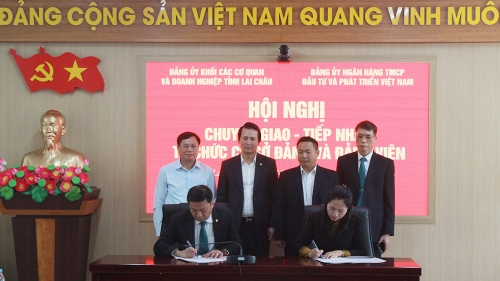 Lễ ký chuyển giao tổ chức cơ sở đảng và đảng viên giữa Đảng ủy Khối các cơ quan và doanh nghiệp tỉnh với Đảng ủy Ngân hàng BIDV Việt Nam