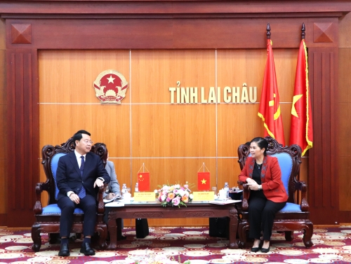 Đồng chí Giàng Páo Mrỷ - Ủy viên Trung ương Đảng, Bí thư Tỉnh ủy tiếp xã giao Bí thư Châu ủy Hồng Hà