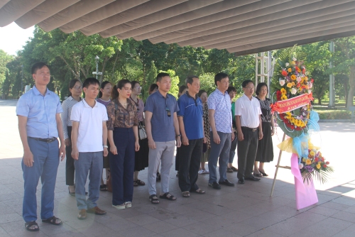 Đoàn công tác ngành Tuyên giáo tỉnh Lai Châu dâng hoa, dâng hương tưởng nhớ các Anh hùng liệt sỹ tại Thành cổ Quảng Trị