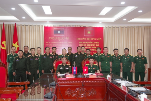 Đại diện lãnh đạo Bộ CHQS tỉnh Lai Châu (Việt Nam) và Bộ CHQS tỉnh U Đôm Xay (Lào ) ký Biên bản ghi nhớ năm 2024