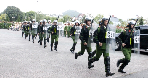 : Các lực lượng ra quân diễu hành đảm bảo an ninh trật tự