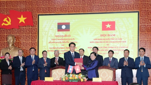 Đoàn đại biểu tỉnh Lai Châu ký kết với Đoàn đại biểu tỉnh U Đôm Xay