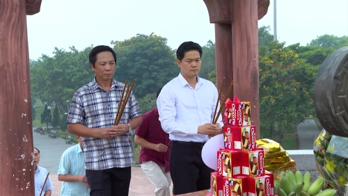 Đoàn đại biểu tỉnh Lai Châu dâng hương tưởng niệm các anh hùng liệt sĩ tại di tích lịch sử Thành cổ Quảng Trị