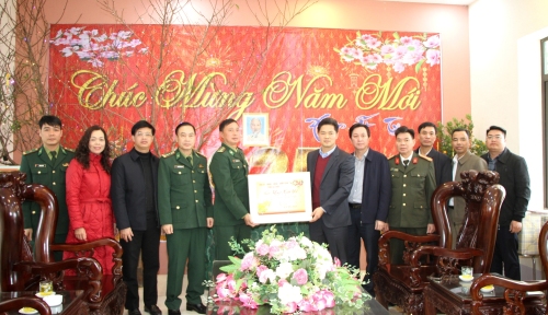 Phó Bí thư Thường trực Tỉnh uỷ Vũ Mạnh Hà và Đoàn công tác thăm hỏi, động viên cán bộ, chiến sĩ Đồn Biên phòng Hua Bum, huyện Nậm Nhùn