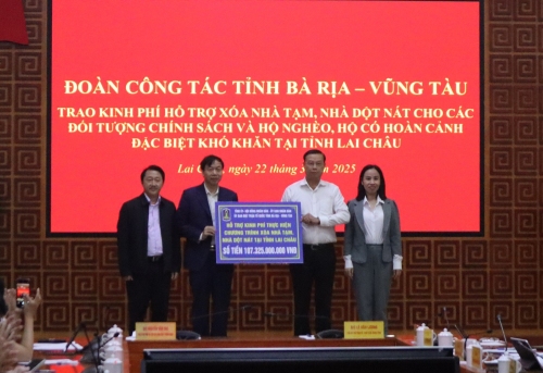 Lãnh đạo tỉnh Bà Rịa – Vũng Tàu trao tượng trưng bảng hỗ trợ kinh phí cho tỉnh Lai Châu
