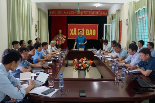 Đồng chí Trưởng Ban Tuyên giáo và Dân vận Tỉnh ủy kiểm tra xóa nhà tạm, nhà dột nát tại huyện Nậm Nhùn