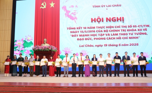 Lai Châu: 19 tập thể, 38 cá nhân được khen thưởng trong học tập và làm việc Bác