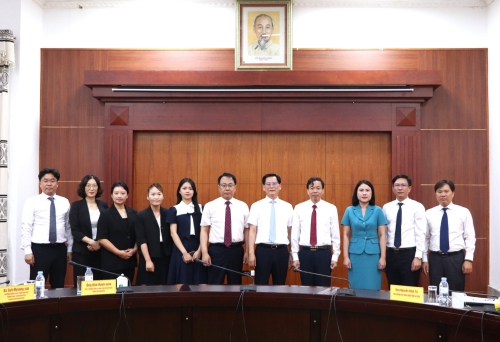 Chủ tịch UBND tỉnh Lê Văn Lương tiếp xã giao ông Kim Dae-sig - Phó Thị trưởng Thành phố Mungyeong, tỉnh Gyeongsangbuk, Hàn Quốc