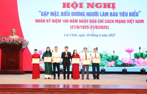 Gặp mặt, biểu dương người làm báo tiêu biểu