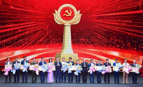 Ban Tuyên giáo Tỉnh uỷ Lai Châu là một trong những đơn vị đạt thành tích xuất sắc được nhận Bằng khen của Ban Tổ chức Giải Búa liềm vàng toàn quốc năm 2024