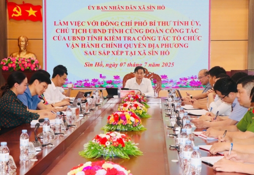 Quang cảnh buổi làm việc