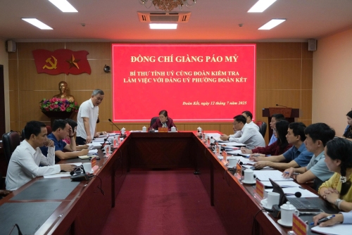 Quang cảnh buổi làm việc tại Phường Đoàn Kết