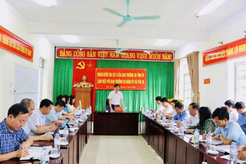 Chủ tịch UBND tỉnh Lê Văn Lương chủ trì buổi làm việc tại xã Pắc Ta