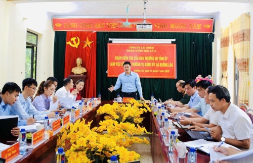 Quang cảnh buổi làm việc tại xã Khổng Lào