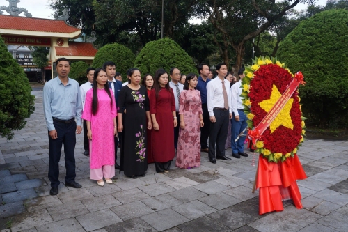 Ban Tuyên giáo và Dân vận Tỉnh ủy dâng hương, dâng hoa tri ân các Anh hùng liệt sĩ tại Nghĩa trang liệt sĩ tỉnh  