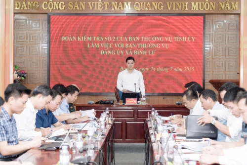 Quang cảnh buổi làm việc