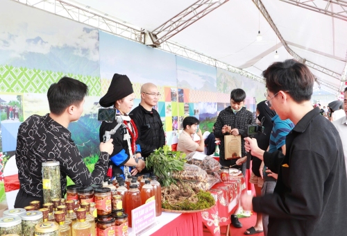 Phát huy hiệu quả công tác thông tin đối ngoại, xây dựng Lai Châu phát triển xanh, nhanh và bền vững