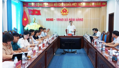 Đồng chí Lê Đức Dục - Ủy viên Ban Thường vụ Tỉnh uỷ, Trưởng Ban Tuyên giáo và Dân vận Tỉnh uỷ kiểm tra tổ chức, hoạt động mô hình chính quyền địa phương 2 cấp tại xã Nậm Hàng