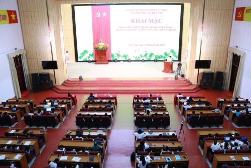 Quang cảnh lớp bồi dưỡng tại điểm cầu trung tâm