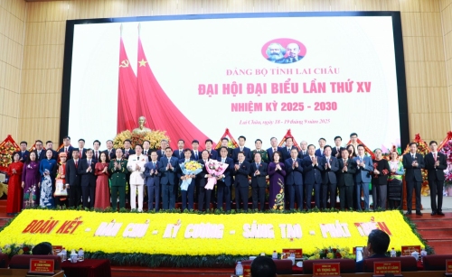 Ban Chấp hành Đảng bộ tỉnh khóa XV, nhiệm kỳ 2025-2030 ra mắt Đại hội