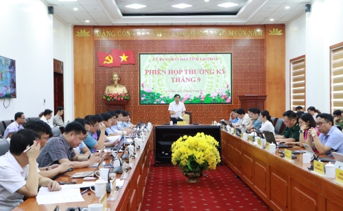 Quang cảnh phiên họp