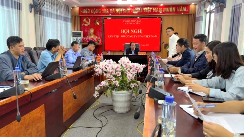 Quang cảnh buổi làm việc