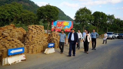Đồng chí Bí thư Tỉnh ủy Lê Minh Ngân cùng đoàn công tác của tỉnh kiểm tra tiến độ công trình xử lý điểm đen tai nạn giao thông