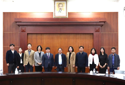 Các đại biểu chụp ảnh lưu niệm sau buổi làm việc