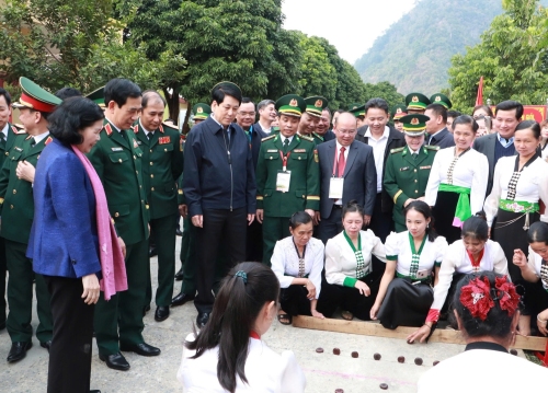 Chủ tịch nước Lương Cường và lãnh đạo Bộ Quốc phòng, lãnh đạo tỉnh cùng Nhân dân các dân tộc năm 2025