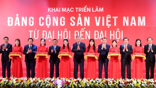 Triển lãm "Đảng Cộng sản Việt Nam - Từ Đại hội đến Đại hội" 