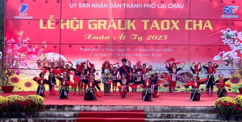 Thành lập và duy trì các đội văn nghệ bản giúp nâng cao đời sống tinh thần cho Nhân dân