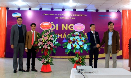 Lãnh đạo Sở TT-TT và Viettel Lai Châu chúc mừng Bưu chính Viettel