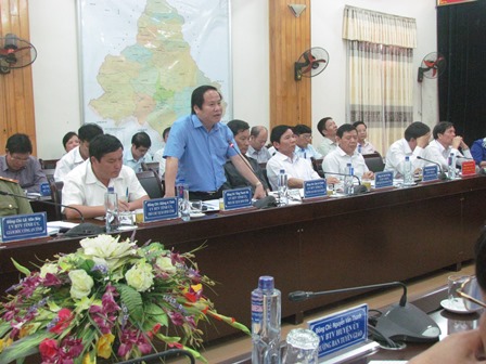 Ban Thường vụ Tỉnh ủy làm việc với BTV Huyện ủy Phong Thổ về kết quả hơn một năm thực hiện nghị quyết đại hội đảng bộ các cấp (ảnh: TH)