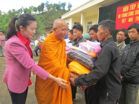 Các hộ nghèo 3 xã huyện Tam Đường được nhận quà của Giáo hội Phật giáo thành phố HCM