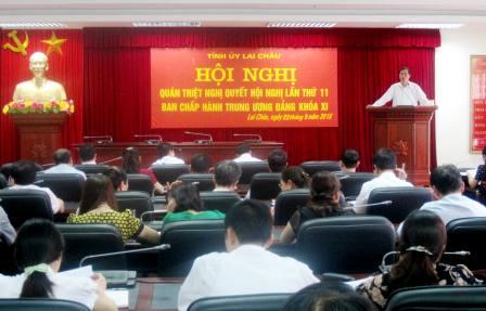 Đồng chí Vũ Văn Hoàn, Phó Bí thư Tỉnh ủy quán triệt nội dung Nghị quyết Hội nghị Trung ương 11, khóa XI tại Hội nghị