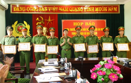 Lãnh đạo Công an tỉnh Lai Châu đã khen đột xuất 3 tập thể, 8 cá nhân Ban Chuyên án
