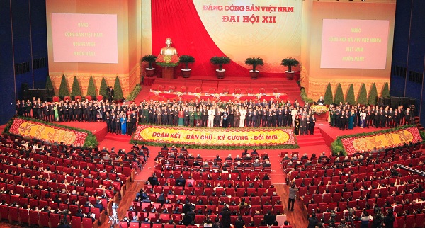 Ban Chấp hành Trung ương khóa XII ra mắt Đại hội (ảnh: ĐCSVN)