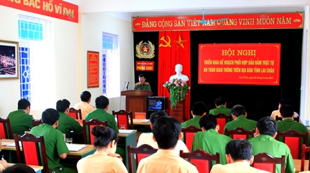 Thiếu tướng Lê Văn Bảy - Ủy viên Ban Thường vụ Tỉnh ủy, Giám đốc Công an tỉnh phát biểu chỉ đạo tại Hội nghị