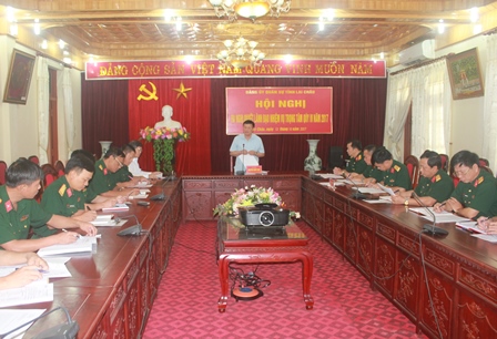 Đồng chí Nguyễn Khắc Chử, Bí thư Tỉnh ủy - Bí thư Đảng ủy Quân sự tỉnh chủ trì hội nghị