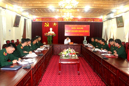 Đồng chí Nguyễn Khắc Chử, Bí thư Tỉnh uỷ - Bí thư Đảng uỷ Quân sự tỉnh chủ trì hội nghị