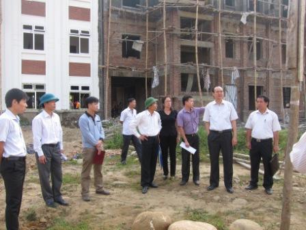 Đoàn giám sát trực tiếp thị sát tại công trình xây dựng Bệnh viện đa khoa huyện Tân Uyên