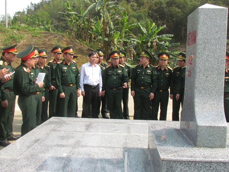 Đoàn công tác Bộ Quốc Phòng cùng lãnh đạo UBND tỉnh kiểm tra thực địa tại cột mốc 62 (2)