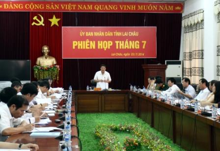 Đ/c Nguyễn Khắc Chử, Phó Bí thư Tỉnh ủy, Chủ tịch UBND tỉnh  chủ trì phiên họp
