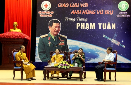 Anh hùng Lao động Việt Nam, anh hùng vũ trụ Trung tướng Phạm Tuân kể về những kỷ niệm trong chiến tranh và bay ra ngoài vũ trụ