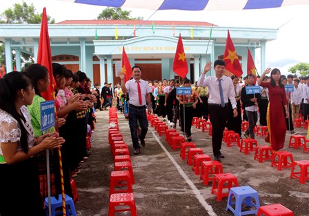 Đón các em học sinh lớp 10 vào trường mới