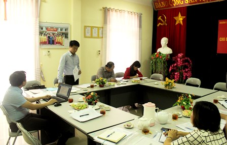 Đồng chí Hoàng Quốc Khánh - Trưởng Ban Pháp chế HĐND tỉnh  kết luận buổi giám sát tại Đoàn nghệ thuật tỉnh