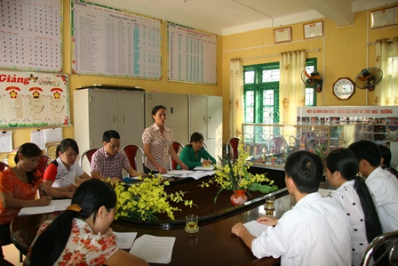   Một buổi sinh hoạt Chi bộ triển khai chuyên đề về học tập và làm theo  tấm gương đạo đức Hồ Chí Minh năm 2016 của Trường Tiểu học số 1  xã Mường Than